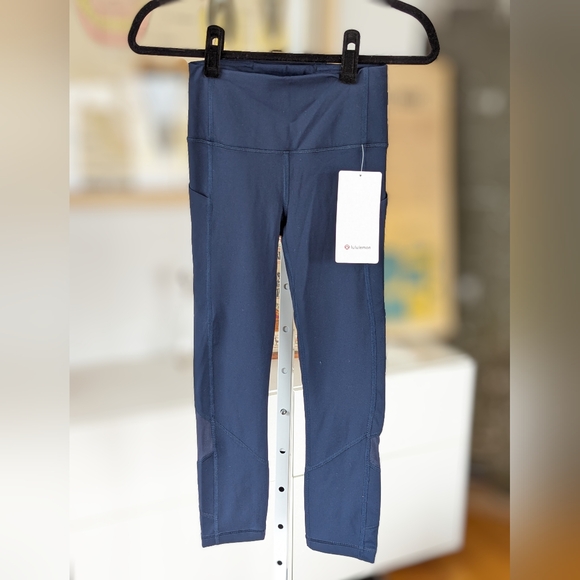 Navy Lululemon Pace rival crop leggings 2 - Picture 1 of 8